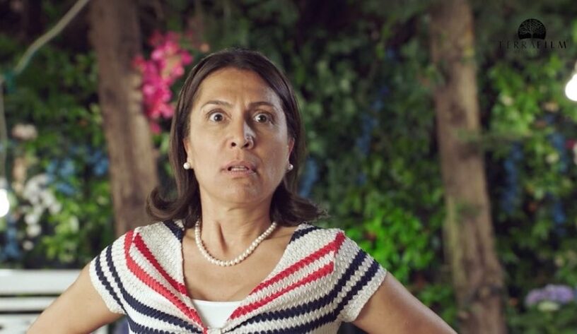 Asuman Dabak yeni reklamında titiz bir ev kadını rolünde