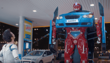 Türkiye'nin ilk robota dönüşen arabası reklamlarda