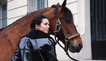 Kendall Jenner Longchamp'in yeni reklamında