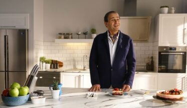 Ayhan Sicimoğlu, Samsung'un yeni reklamı için mutfağa girdi