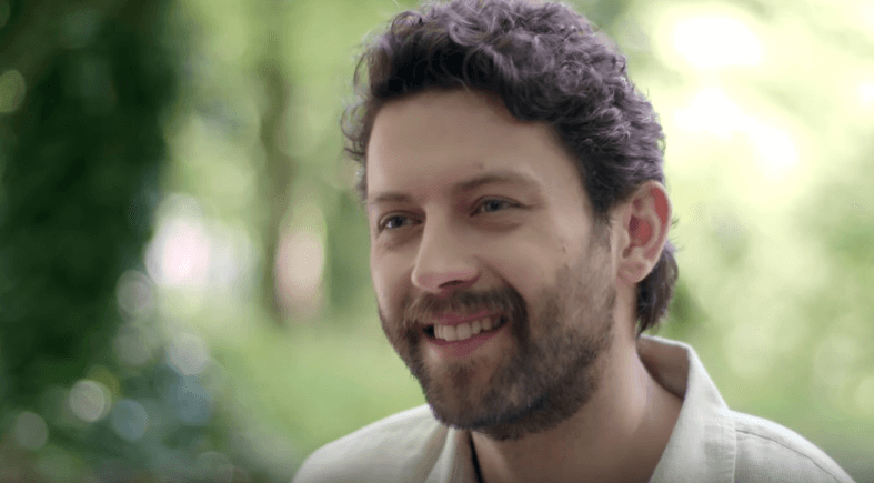 Aptamil Babalar Günü’nü duygusal bir tonda kutluyor