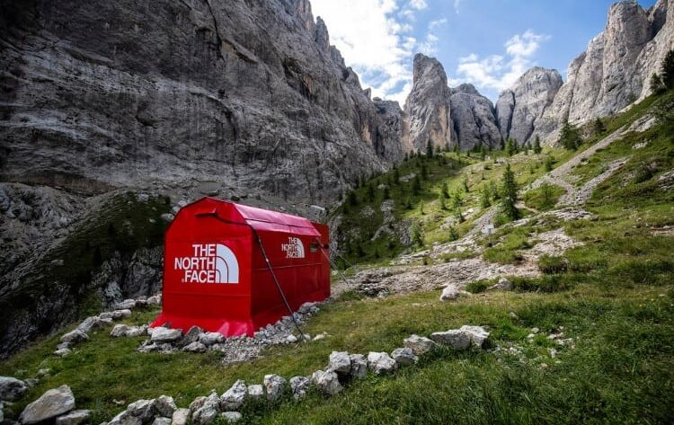 North Face 2100m irtifada pop-up mağaza açtı