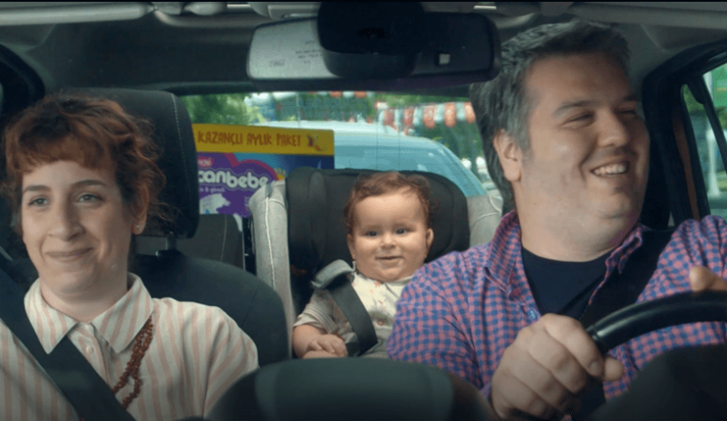 Yeni Canbebe reklamında bebekler kendi müziklerini seçiyor