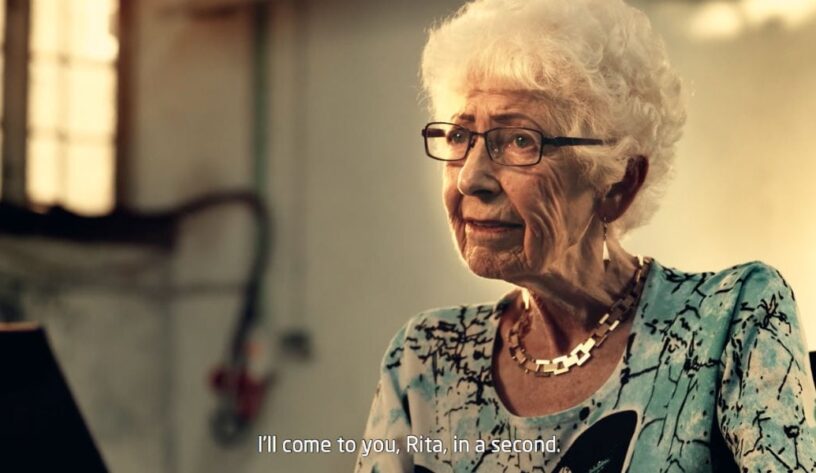 Stofa reklamında hacker büyükanneler görev başında