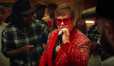 Snickers'ın yeni reklam filmi için Elton John rapçi oldu