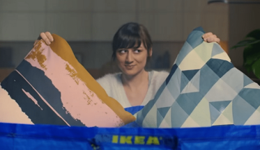 IKEA'nın yeni kanepe reklamı sizi bir kediye çevirebilir