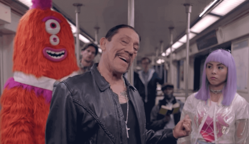 Toplu taşımada yolcu güvenliği hakkında 3 garip reklam filmi