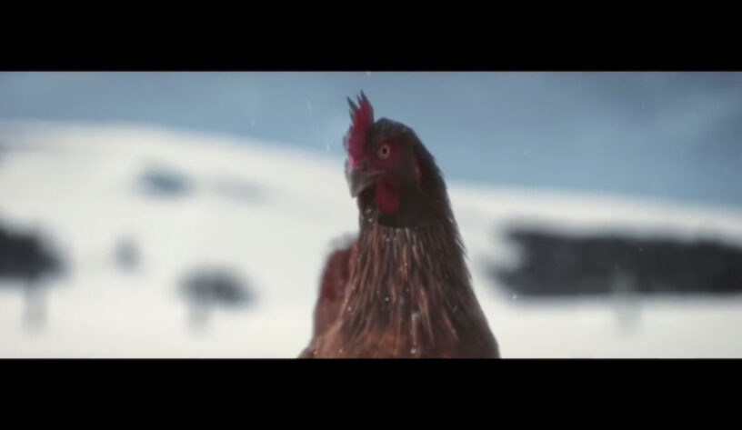 KFC Noel temalı reklamında tavuğun yanında-campaigntr