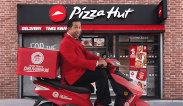 Pizza Hut yeni reklamında 'işte teslimat böyle yapılır' diyor-campaigntr