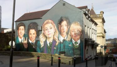Derry Girls dizisine 4Creative imzalı yeni kampanya - campaigntr