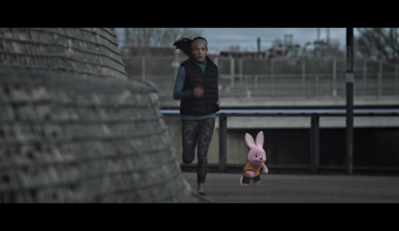 Duracell tavşanı atlete meydan okuyor-campaigntr