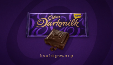 Yetişkinlerin çikolatası Cadbury Darkmilk-campaigntr
