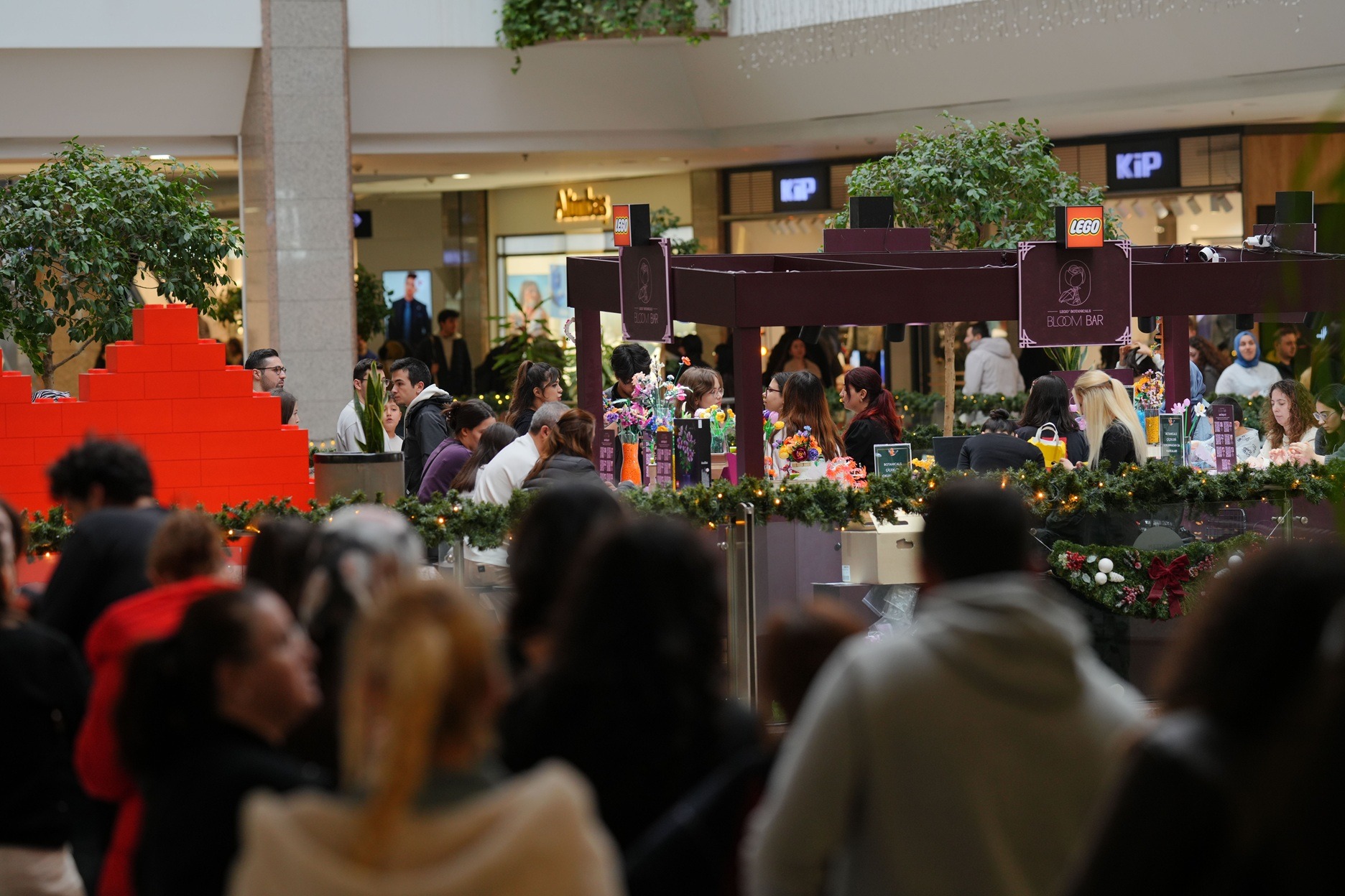 LEGO Botanicals Bloom Bar, Sevgililer Günü klişelerine meydan okudu