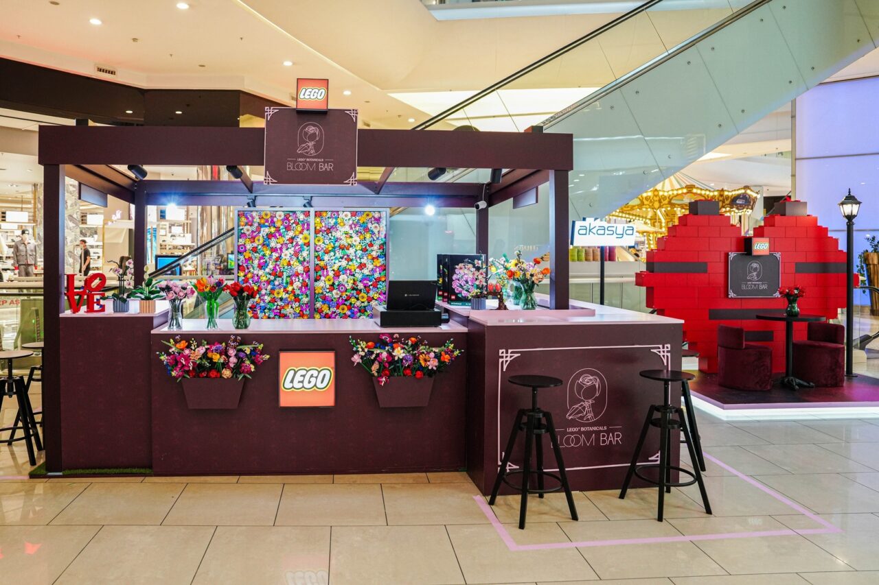 LEGO Botanicals Bloom Bar, Sevgililer Günü klişelerine meydan okudu