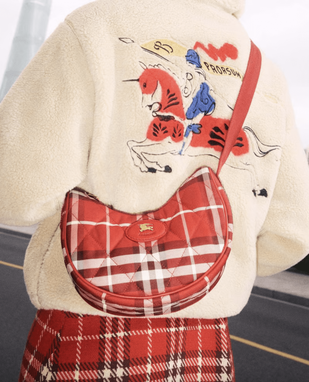 Burberry’den Çin Yeni Yılı’nı At Yılı’na özel koleksiyon