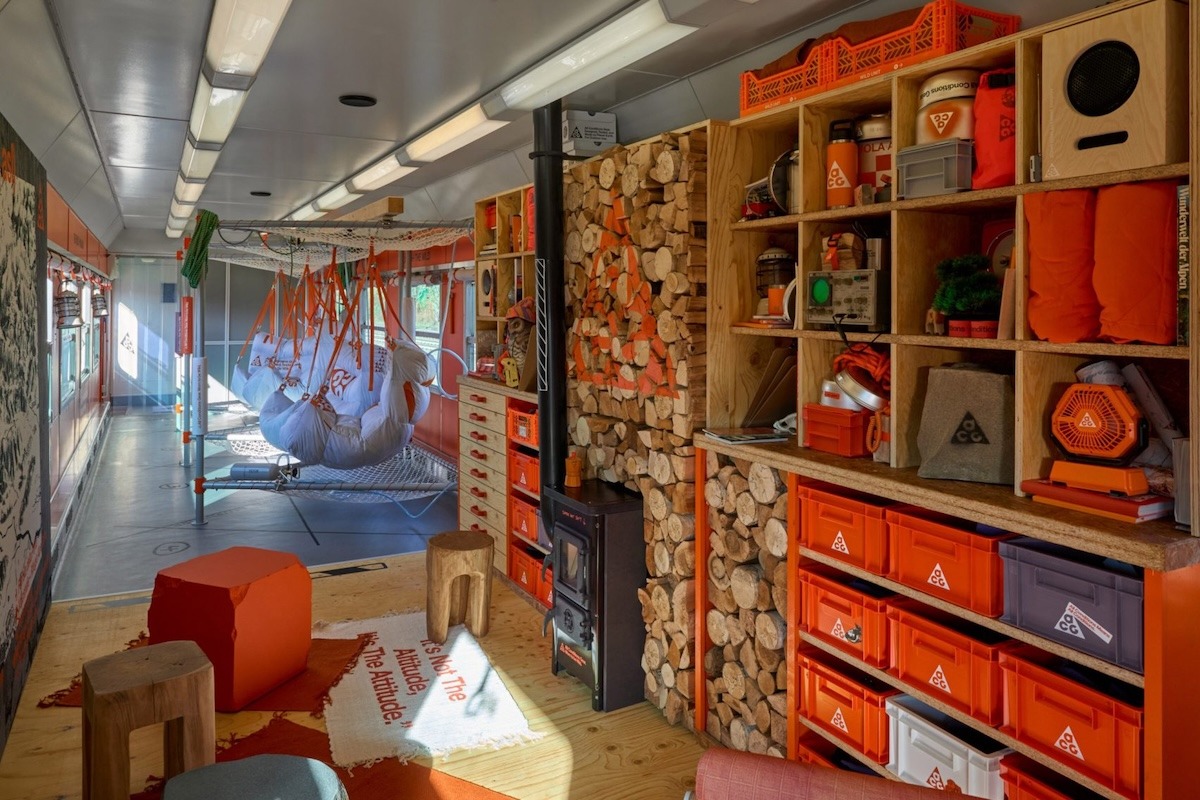 Nike, Milano–Cortina’da turuncu trenle ACG’yi yeniden sahneye taşıyor