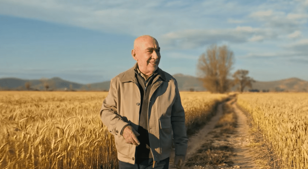 Şener Şen ETİ Burçak’ın reklam yüzü oldu