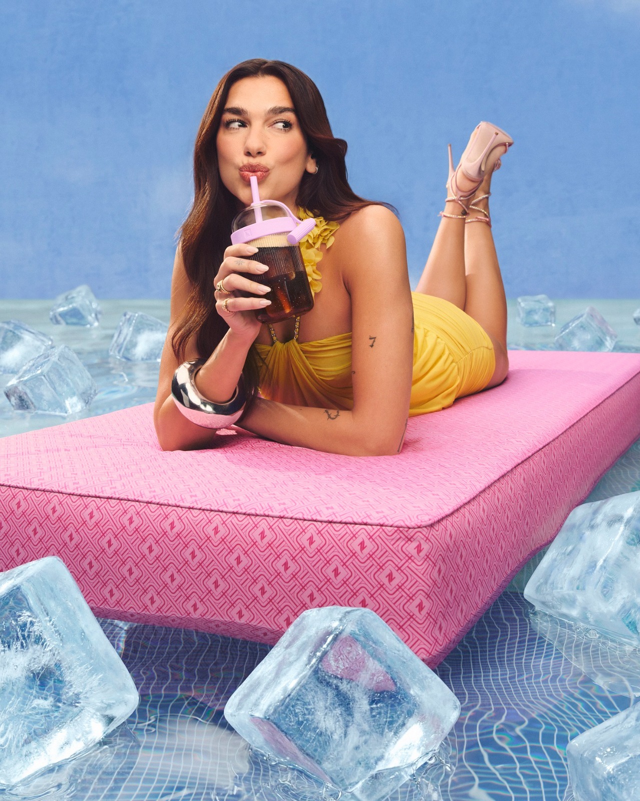 Nespresso yeni Vertuo serisini Dua Lipa ile tanıttı