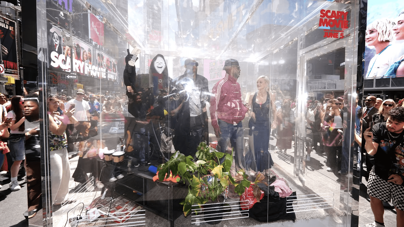 “Scary Movie” Times Square’de